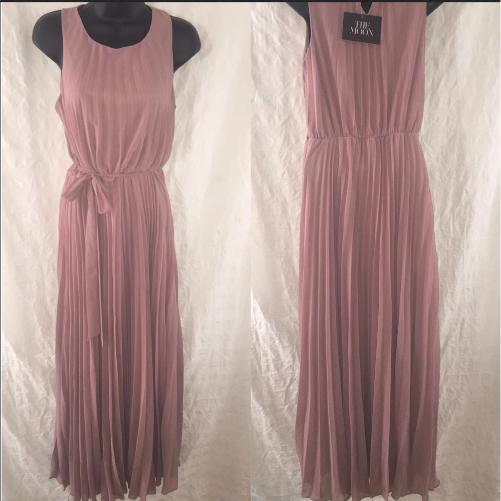 🆕 ASOS Pleated Maxi Dress, Size Small